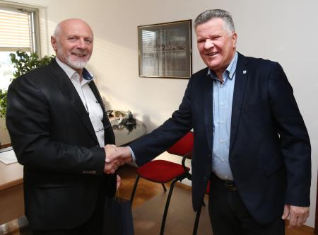 SREČANJE ŽUPANOV NA UPRAVNI ENOTI CERKNICA 01 FOTO LJUBO VUKELIČ